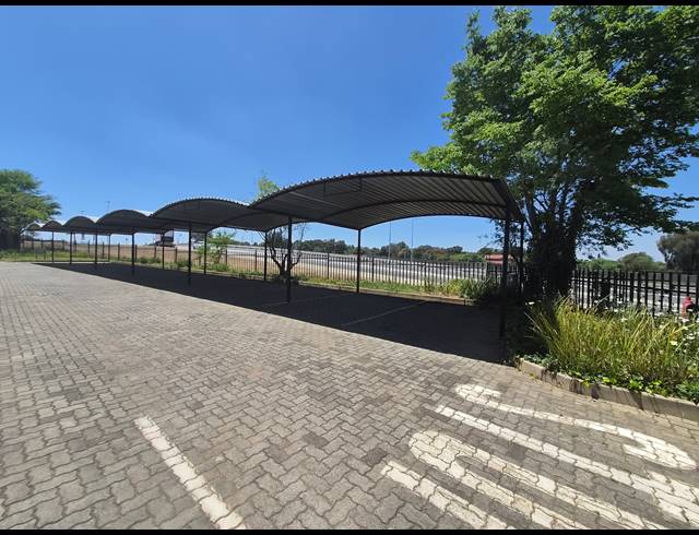 6,242M² WAREHOUSE TO LET IN HALFWAY HOUSE